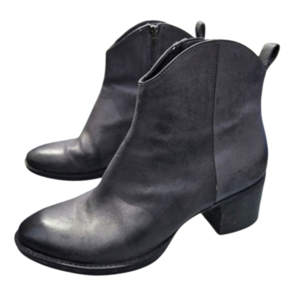 Clarks Sz 9.5 Women Leather Narrative Movie Act Boot Grey Black - Picture 1 of 12